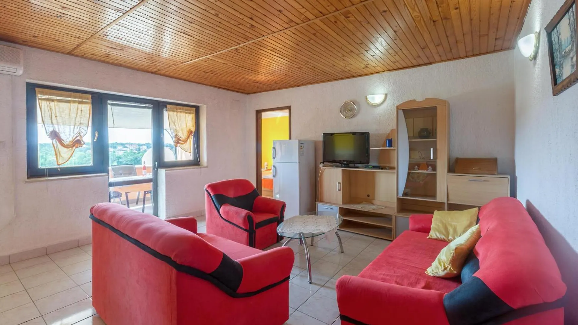 2 Bedroom Amazing Apartment In Zbandaj