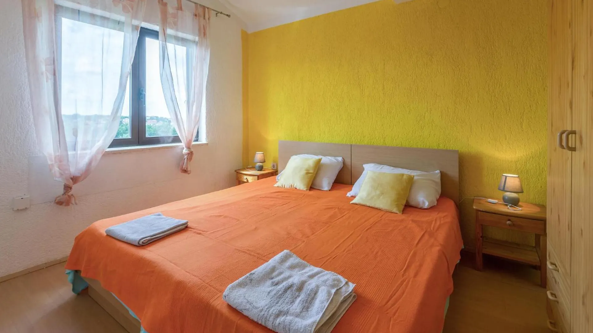 2 Bedroom Amazing Apartment In Zbandaj