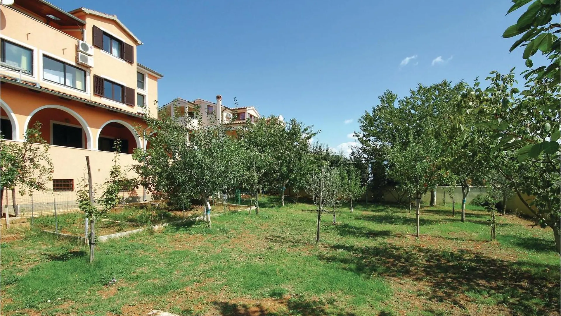 2 Bedroom Amazing Apartment In Zbandaj